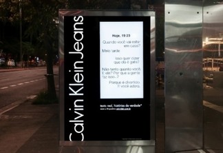 Calvin Klein incentiva o amor com ativação em abrigos de ônibus