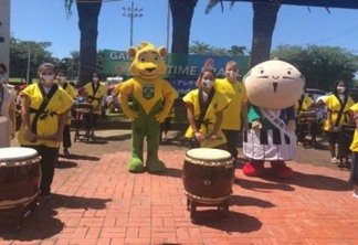 Escola brasileira no Japão recebe o mascote Ginga