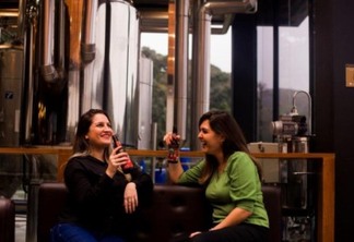 Grupo Petrópolis lança cerveja feita só por mulheres