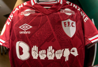 Betano e Fluminense homenageiam Libras em nova camisa