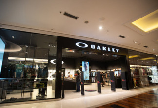 Oakley inaugura novo conceito de loja em São Paulo