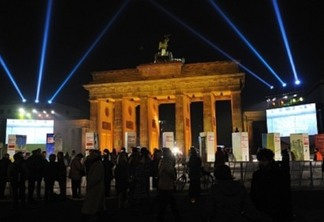 <!--:pt-->Queda do Muro de Berlim comemora 20 anos<!--:-->