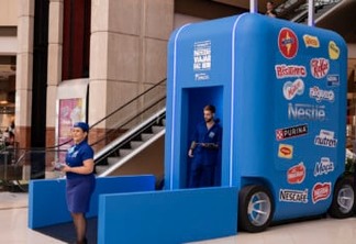 Lampada.ag transformou mala em cabine de fotos em ação para Nestlé