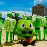 Duo do Duolingo invade o Rio para lembrar das lições