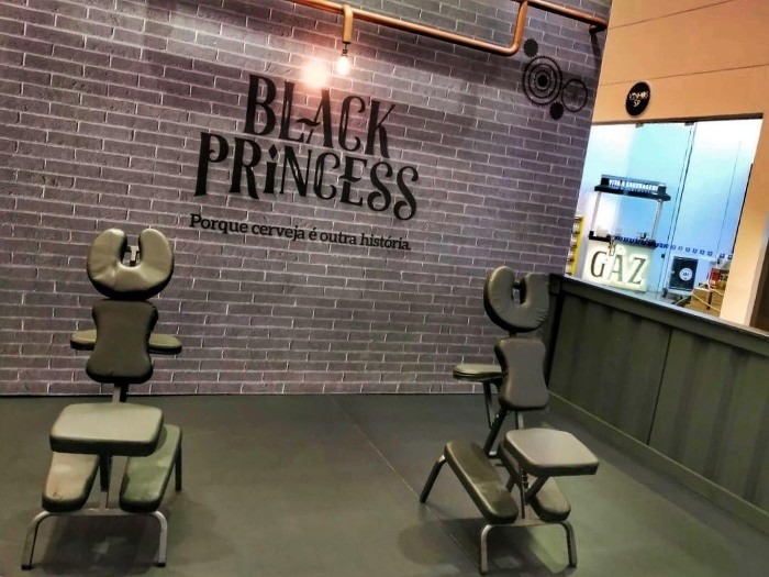 v3a black princess