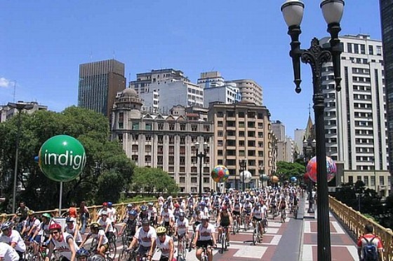 Edição 2008 do Bike Tour em São Paulo.