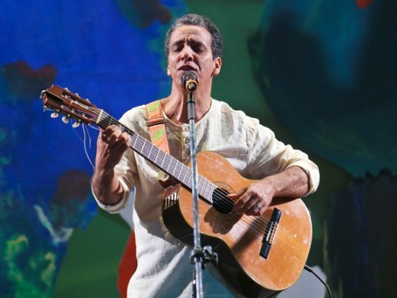 Luis Perequê participa do show de abertura da Flip 2015.