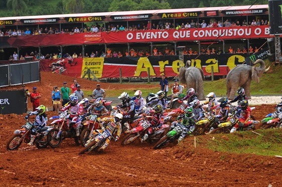 Categoria MX2 no GP Brasil de Motocross, terceira etapa do Mundial de Motocross 2014 - See more at: http://www.vipcomm.com.br/novo/mundialmotocross/fotos#sthash.DPGvMaC7.dpuf.