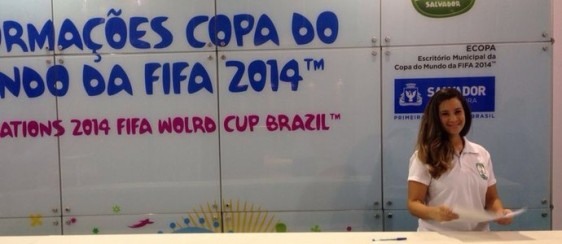 Balcão de informações sobre a Copa tem erro de grafia na palavra "World".