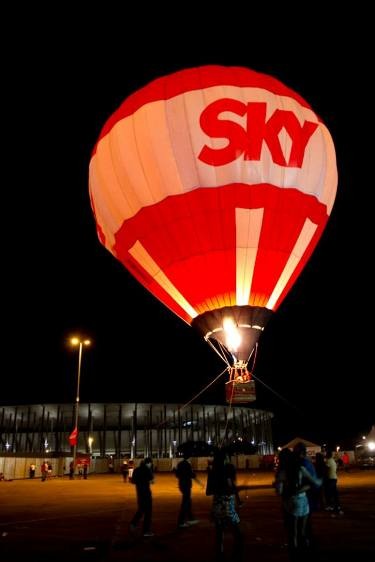 Os participantes do evento de música sertaneja podem desfrutar de um voo de balão.