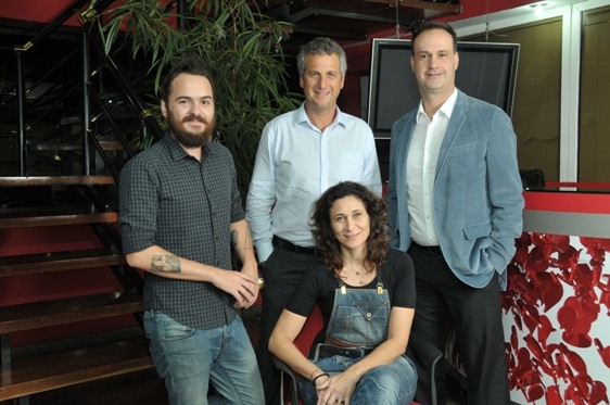 o diretor de planejamento Douglas Gomes, os sócios Fernando Guntovitch e José Mauro Gabriolli e a diretora de criação Lygia Fernandes. 