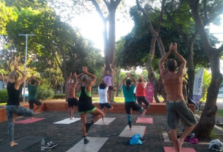 Aula de yoga promovida pela Mude, em parceria com BIC Soleil Escape