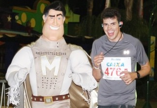 Personagens divertem atletas na Maratona Beto Carrero