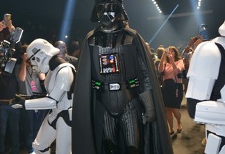 Darth Vader invade a passarela da Triton durante SPFW