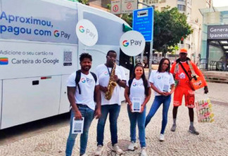 Google usa ônibus envelopado para promover sua carteira digital no Rio