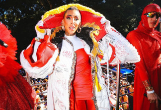 Pepita usa capa em homenagem a transgêneros na Parada do Orgulho