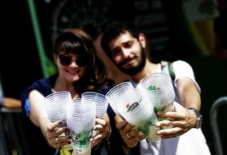 Brindes transformam fãs em catadores no Lollapalooza