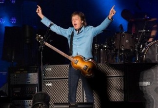 Paul McCartney atende pedido de fãs e fala "uai"