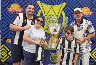 Assaí leva tour da Taça do Brasileirão para dentro das lojas
