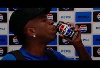 Vini Jr em uma campanha para a Pepsi