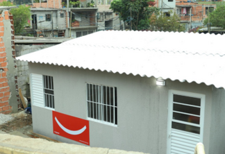 Colgate e Gerando Falcões constroem casas sustentáveis na Favela dos Sonhos