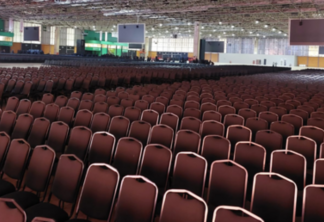Checon Locações adquire cadeiras para auditório fabricadas 100% por robôs