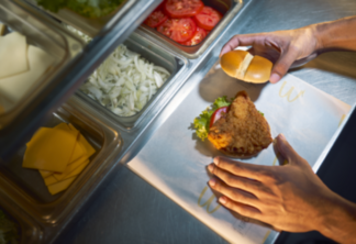 McDonald’s permite aos clientes conhecerem o preparo dos sanduíches