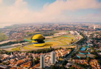 Senna Brands faz ação de FOOH com capacete gigante em Interlagos