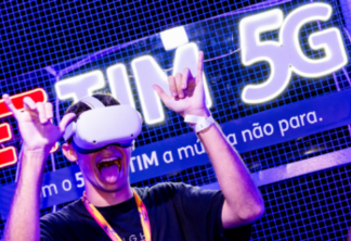 Uma das principais atrações é a experiência de realidade virtual, que permite aos participantes explorar diferentes perspectivas do Morro da Urca e sentir a vibração do palco dos shows.