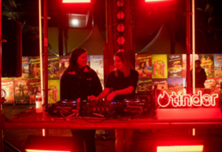 Os frequentadores do Gop Tun Festival 2024 terão a oportunidade de experimentar uma nova maneira de conhecer pessoas, ao som de casais de DJs, incluindo Camilo Rocha e Linda Green, Naha Kohat e Exequiel, e a dupla FUGAZ!