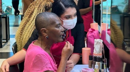 Oficina de maquiagem da Sephora para mulheres negras e com câncer