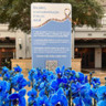 Shopping Curitiba recebe flores azuis em ação do Abril Azul