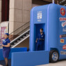 Lampada.ag transformou mala em cabine de fotos em ação para Nestlé