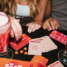 Tinder lança jogo de cartas para tornar primeiros encontros mais fáceis